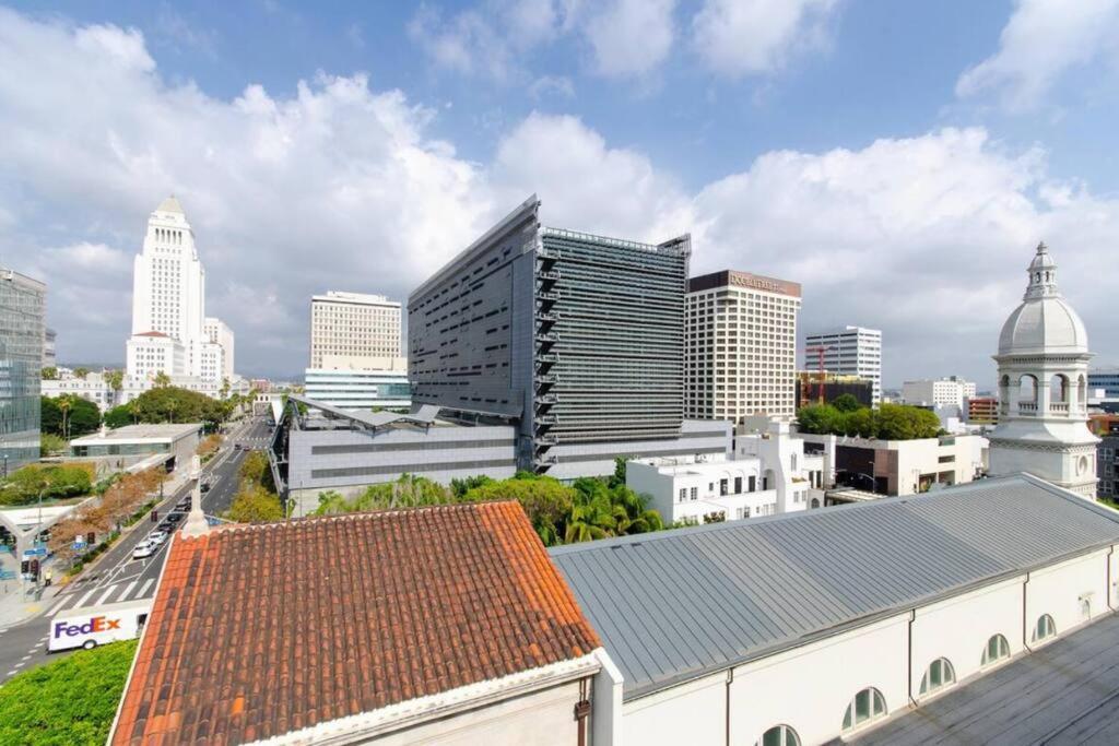 Cozy 3bed With Balcony & A Rooftop Pool Apartment *